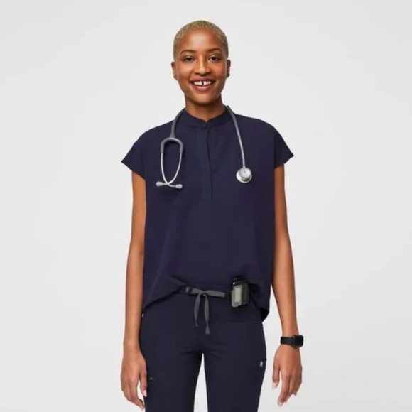 FIGS Rafaela Oversized Scrub Top in Navy Blue size Women's Small - Picture 1 of 12